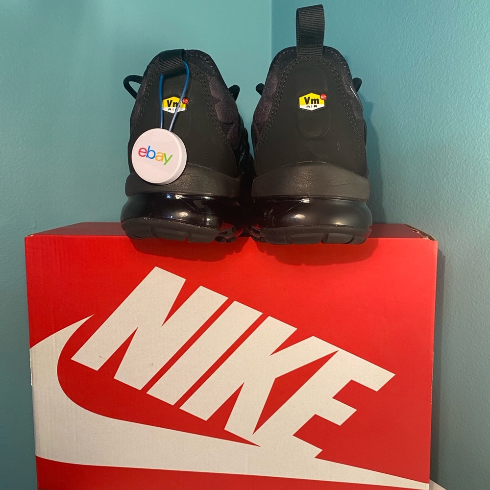 🔴SOLD🔴Super Clean Nike Air VaporMax Plus in size 10 - Picture 3 of 7